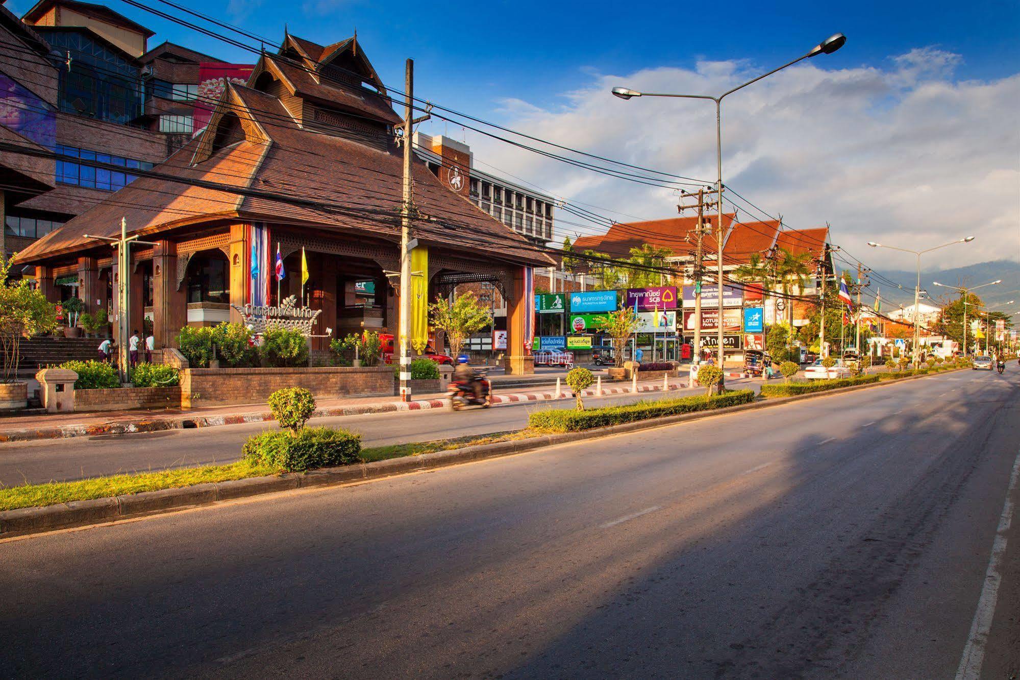 Baan Din Ki Hotel Chiang Mai Bagian luar foto