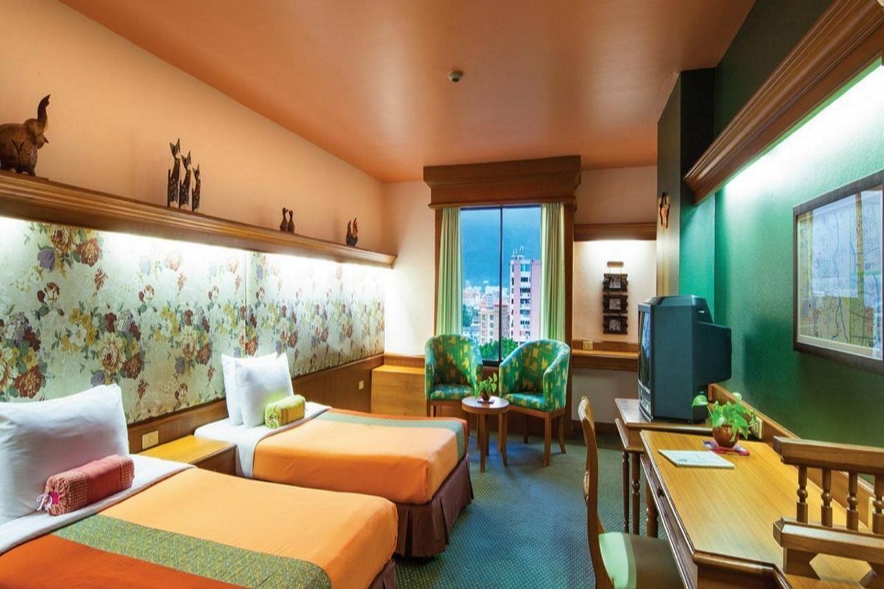 Baan Din Ki Hotel Chiang Mai Bagian luar foto